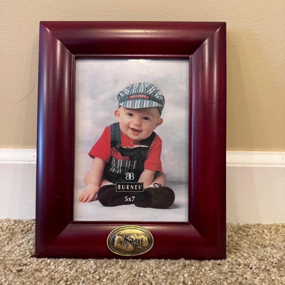 🌷🌷BUNDLE 2/$25 or  3/$30. Baby frame 5x7 wooden